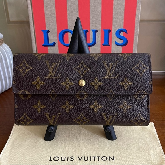 LOUIS VUITTON Tri-fold wallet M92658 Porte Tresor International